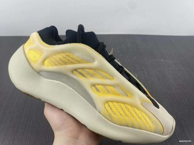 Yeezy 700 V3 Adidas Safflower Mono HP5425 0815